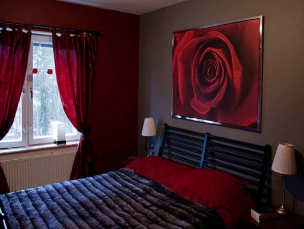 Rideaux rouges pour la chambre à coucher