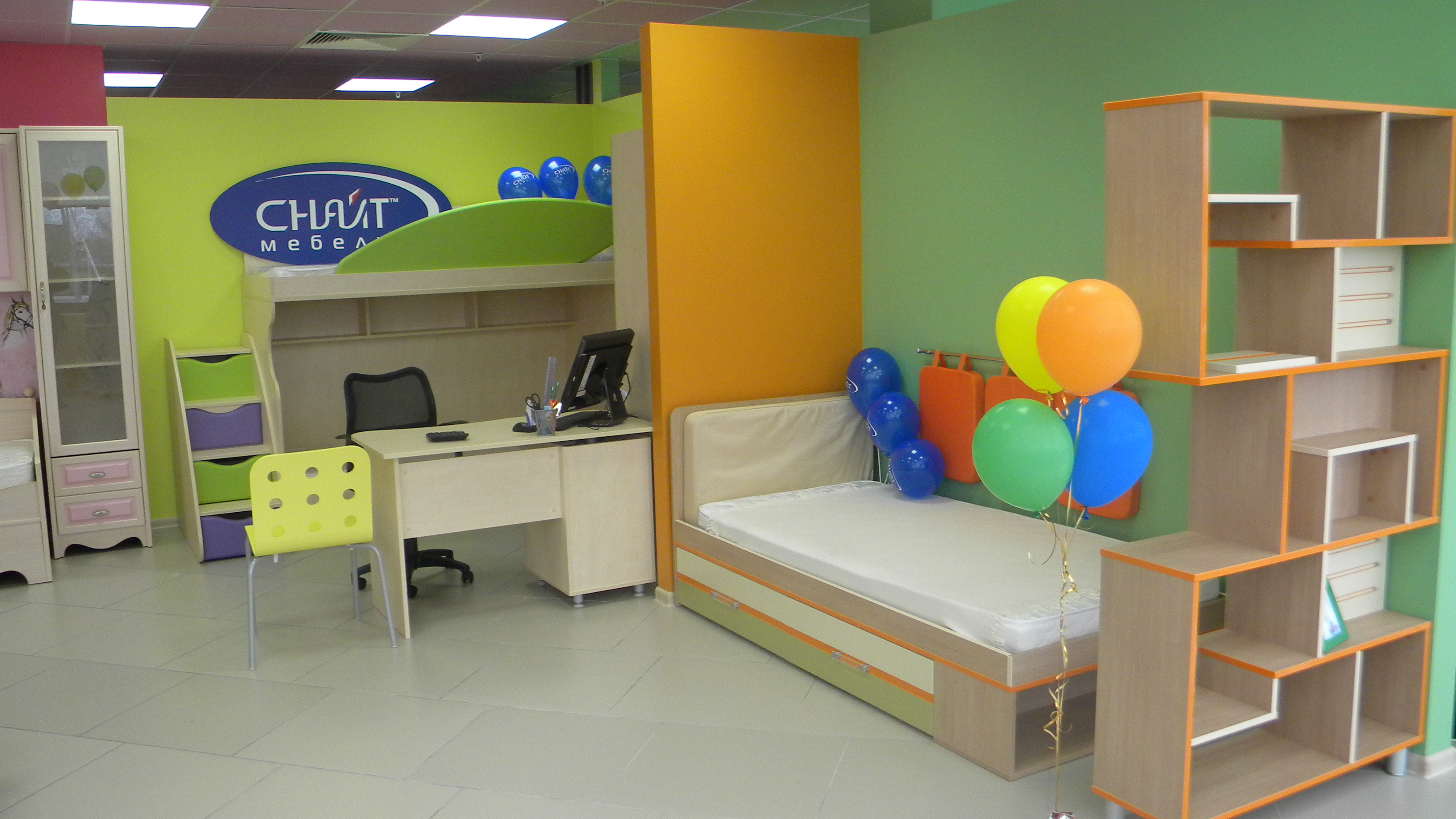 Transformateur de lit pour enfant de couleurs vives avec un tiroir