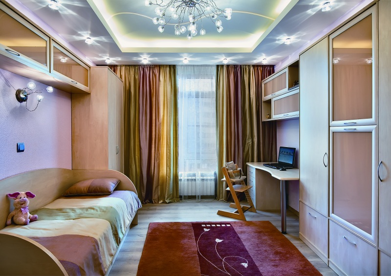 Plafond tendu luxueux avec éclairage partiel pour enfants