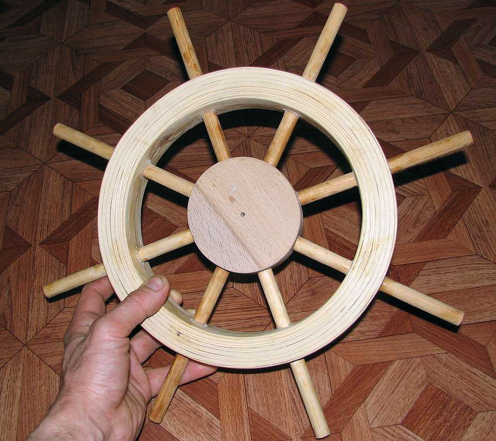 l'idée de la décoration légère de la salle avec un arbre faites-le vous-même