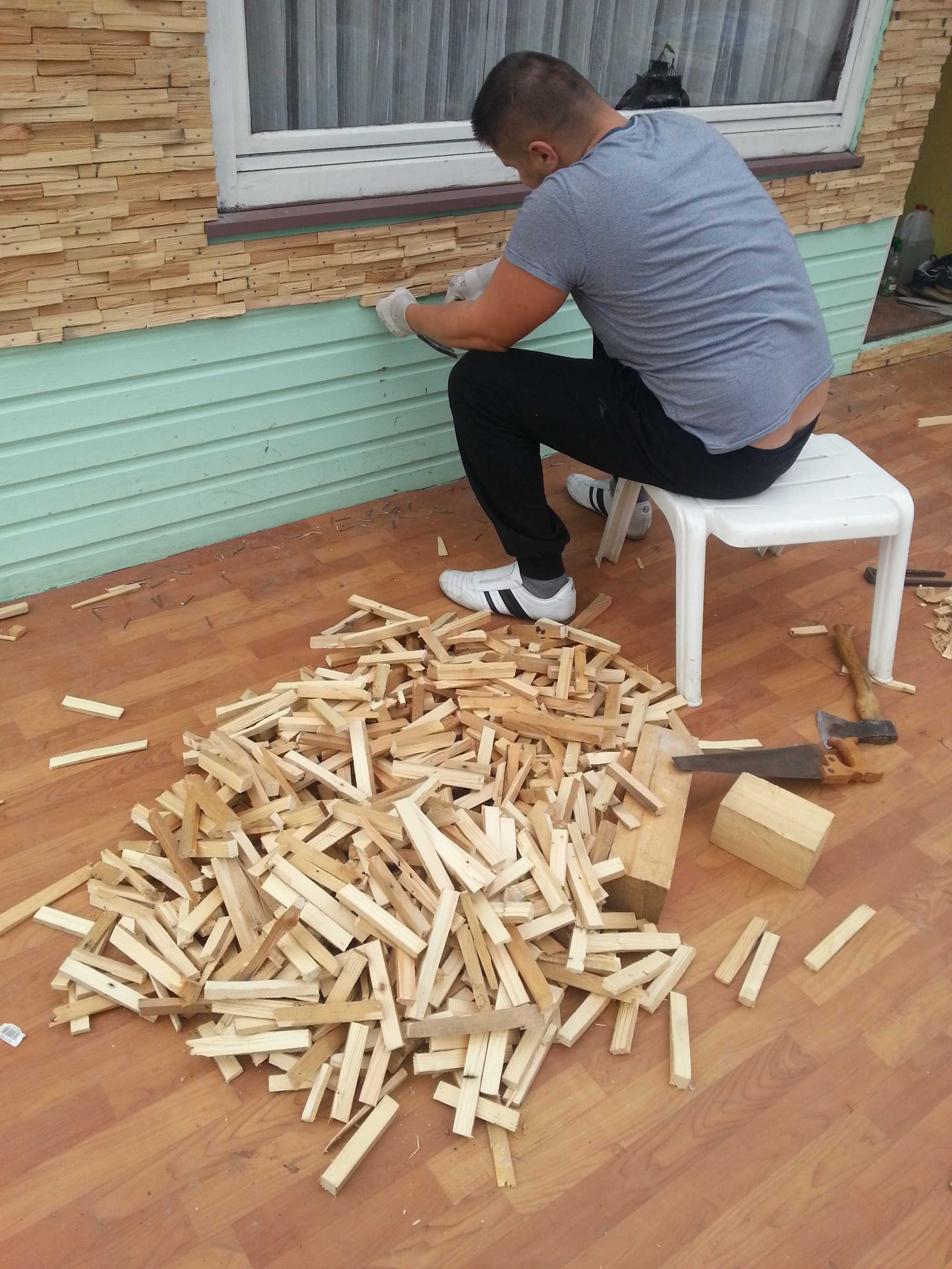 l'idée d'une belle décoration de la salle avec un arbre avec vos propres mains