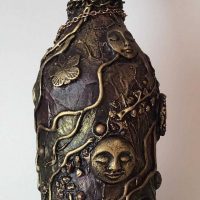 the idea of brightly decorating bottles of leather with your own hands photo