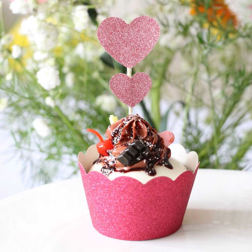 Bright apartment decoration with improvised materials for Valentine's Day