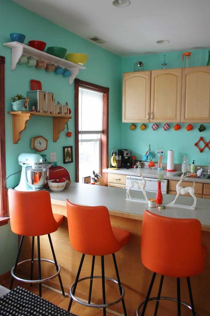 combination of bright orange in the design of the apartment with other colors