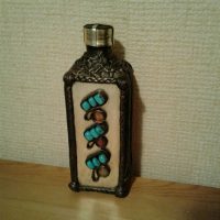the idea of a chic decoration of bottles of leather with your own hands photo
