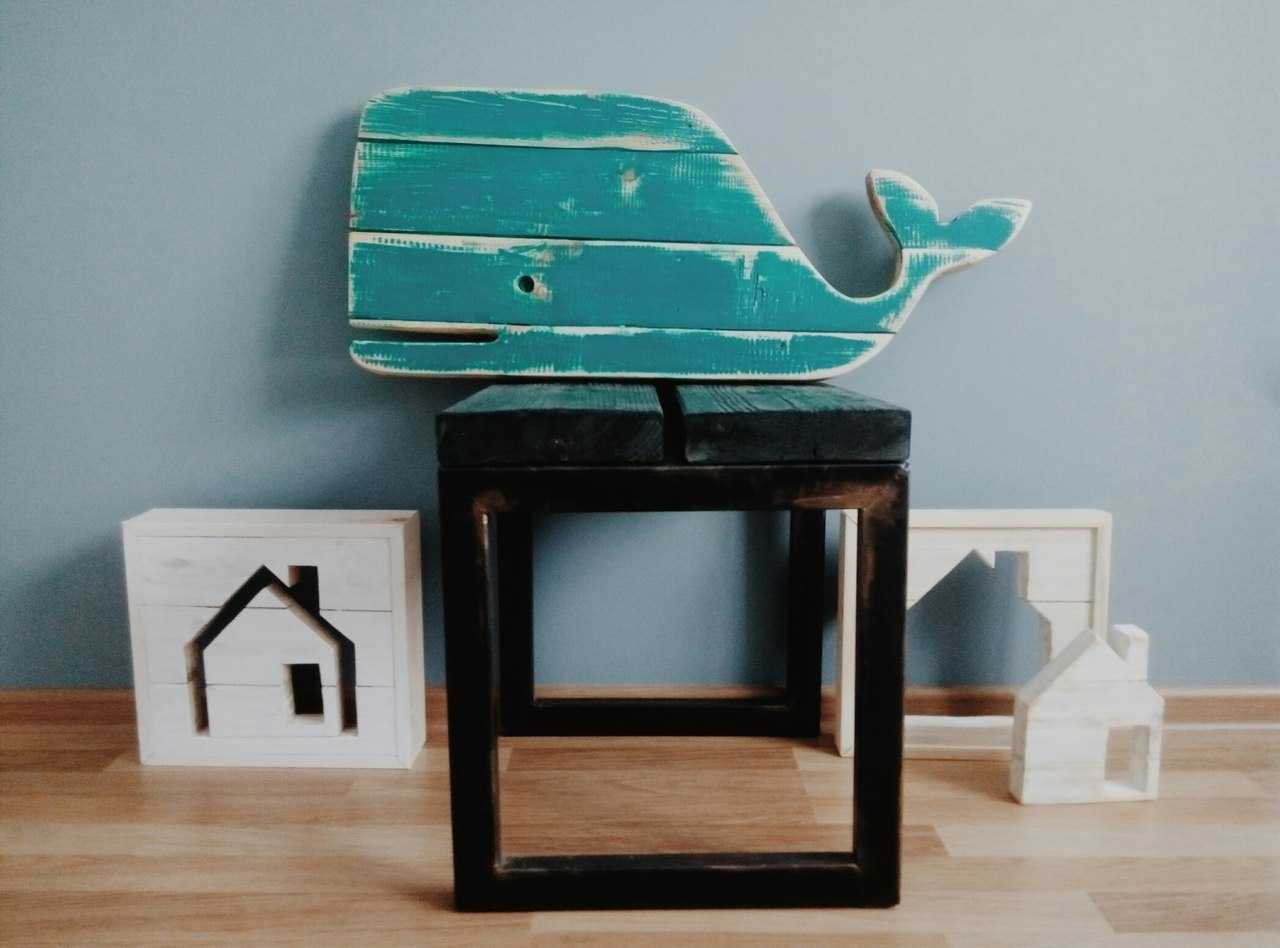 idée de bricolage d'une décoration de chambre lumineuse avec un arbre