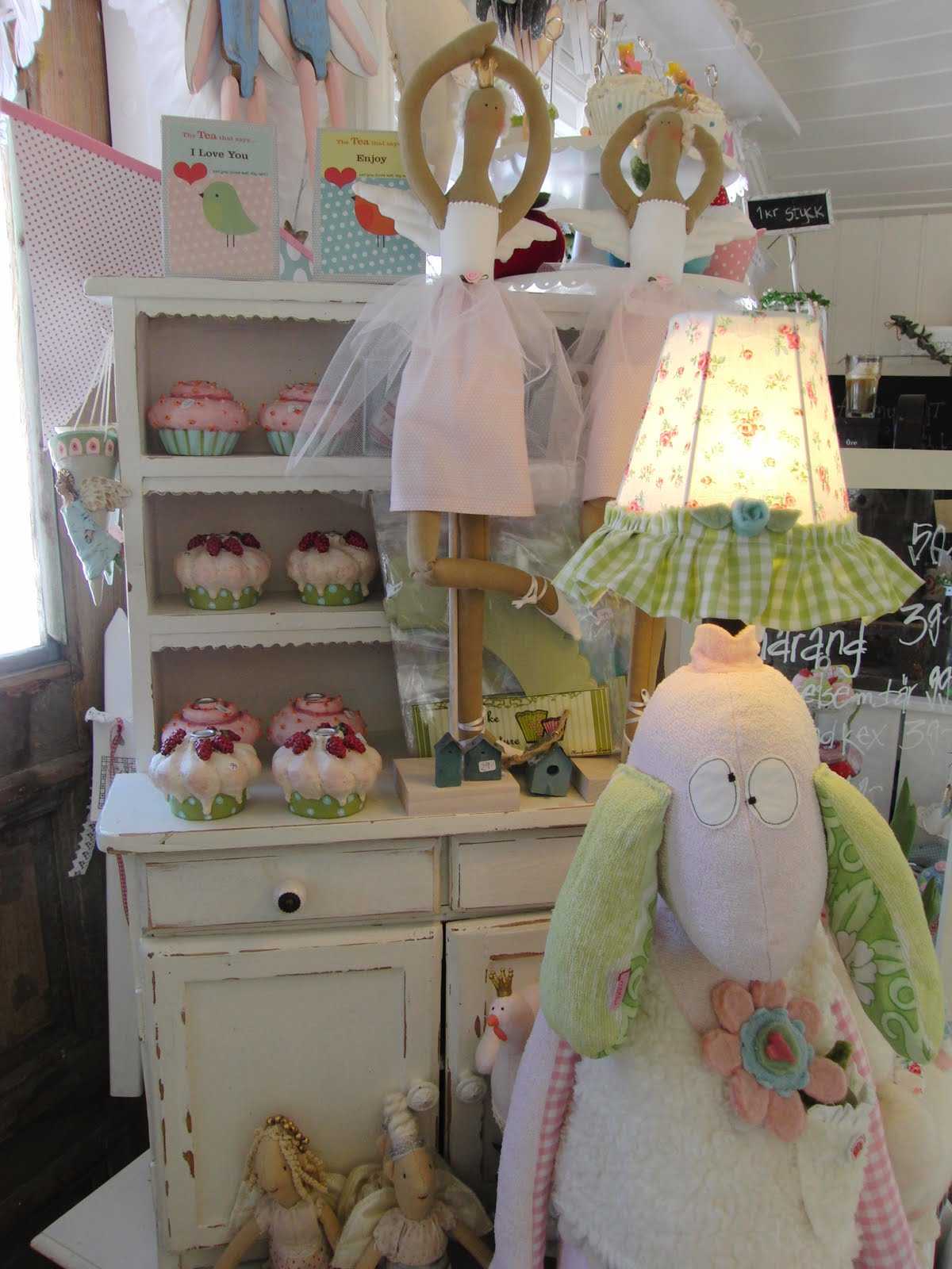 unusual decoration of a room design in provence style