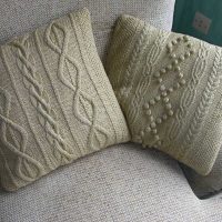 the idea of ​​modern decorative pillows in the style of the living room photo