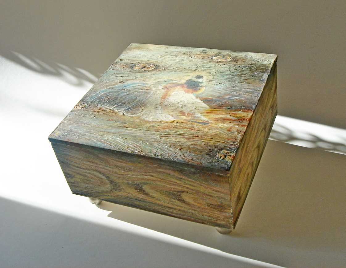 option for bright decoration of the casket