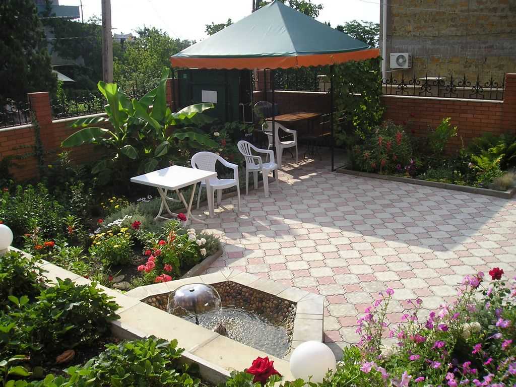 the idea of a bright yard design