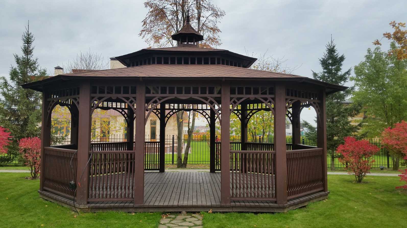 version du beau style du gazebo dans la cour