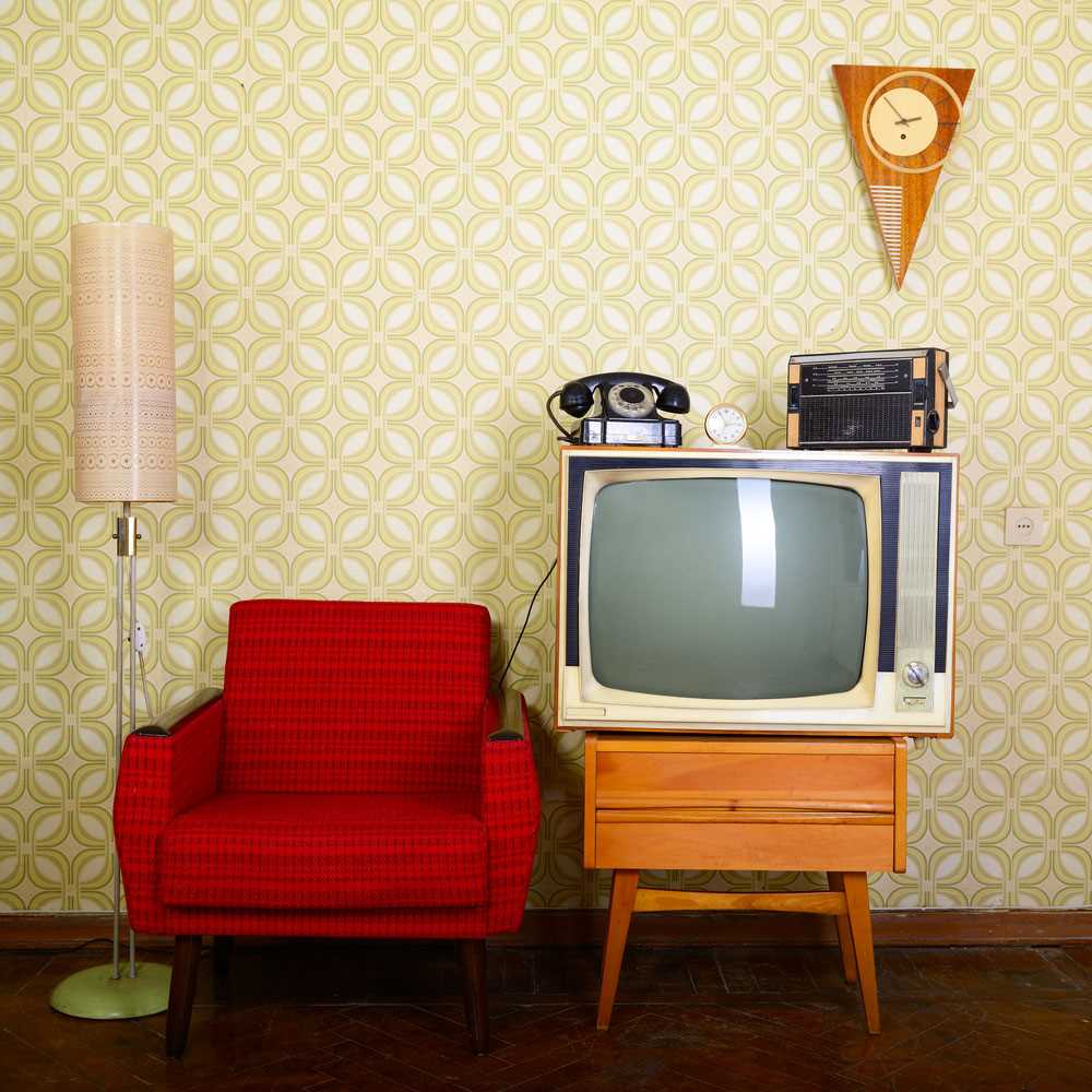 variant of the bright decor of the apartment in the Soviet style