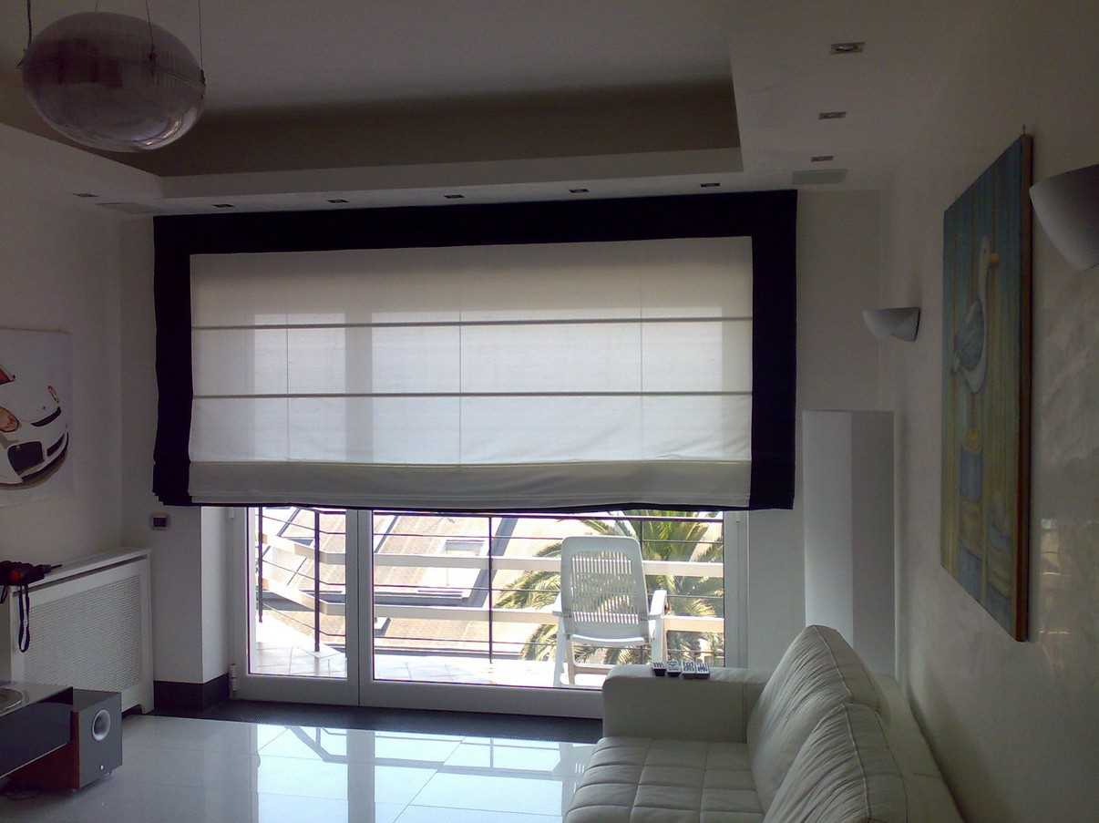 l'idée d'un style de cuisine inhabituel avec des rideaux romains