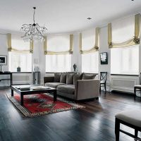 version du décor insolite de la cuisine avec des rideaux romains photo