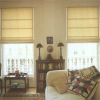 version du décor insolite de la cuisine avec rideaux romains photo