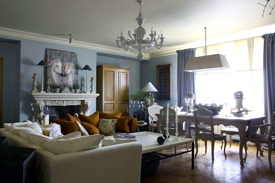 cheminée dans le salon classique