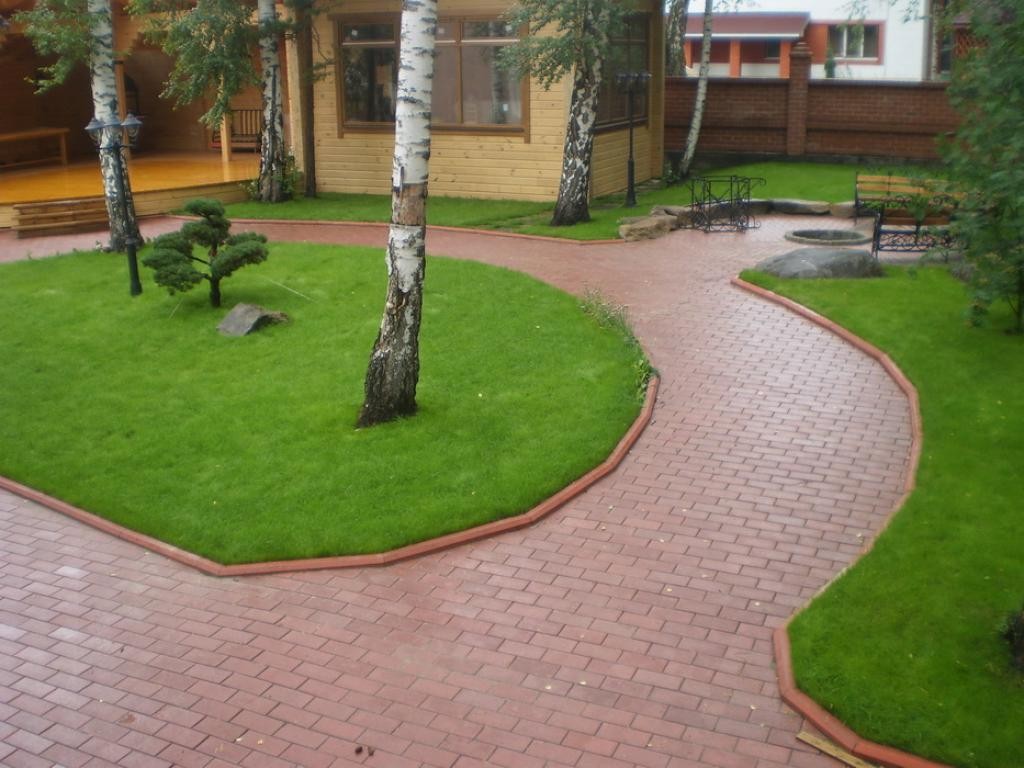 the idea of using bright garden paths