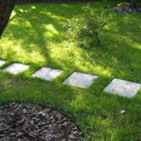 l'idée d'utiliser des chemins de jardin clairs dans la conception de la cour photo