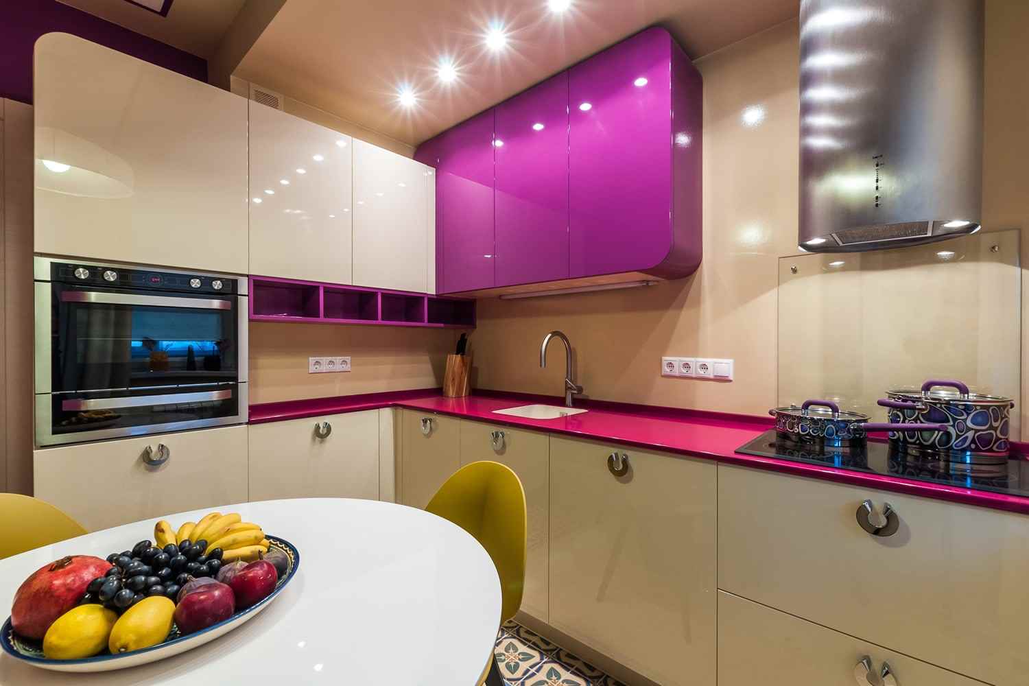 The idea of a bright kitchen decor 7 sq.m