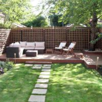 Aire de repos avec plancher en bois