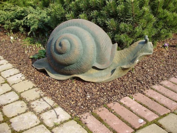 Sculpture en forme d'escargot près du sentier de l'enfer