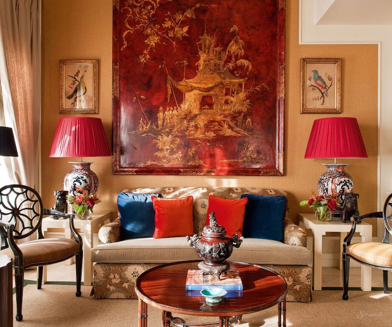 Vases antiques à l'intérieur du salon