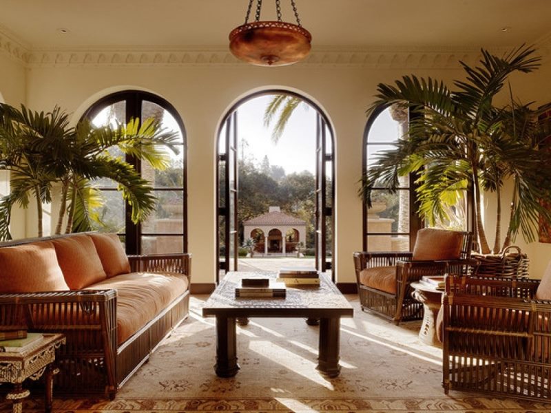 Fenêtres cintrées de style colonial