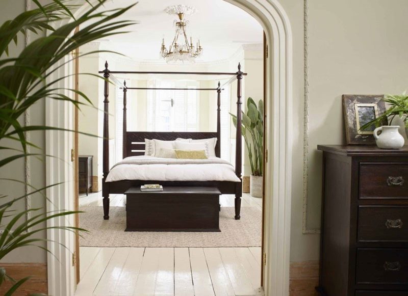 Porte de style colonial