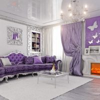 Couleur violette à l'intérieur d'un salon moderne