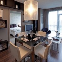 Beau salon avec baie vitrée