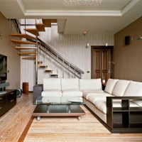 Canapé d'angle avec coussins blancs