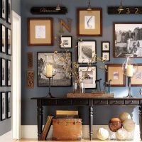 Photos rétro sur le mur du salon