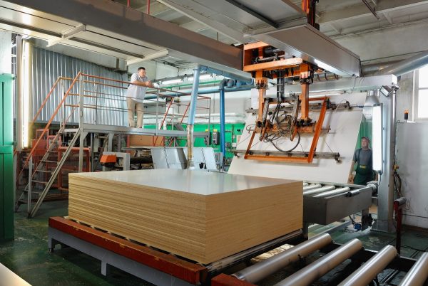 Here is the process of laminating chipboard