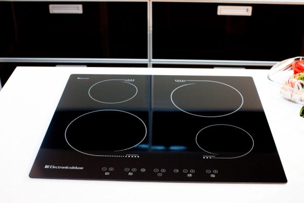 Un bon entretien vous permettra de maintenir une plaque à surface vitrocéramique parfaitement propre.