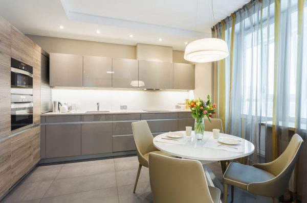 L'expérience montre que la cuisine beige influence favorablement l'humeur des ménages.