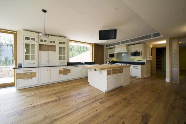 De plus, le sol naturel convient à tous les styles. Ajoutez quelques notes de respect de l'environnement et serez en mesure de fournir de l'espace avec le confort qui fait toujours défaut.